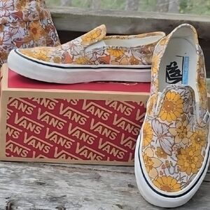 Trippy Floral Vans Slip-On Shoes Set - Orange